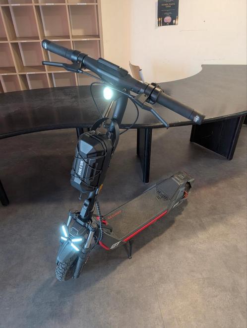 Segway-Ninebot ZT3 Pro + etui + slot, Fietsen en Brommers, Steps, Zo goed als nieuw, Ophalen