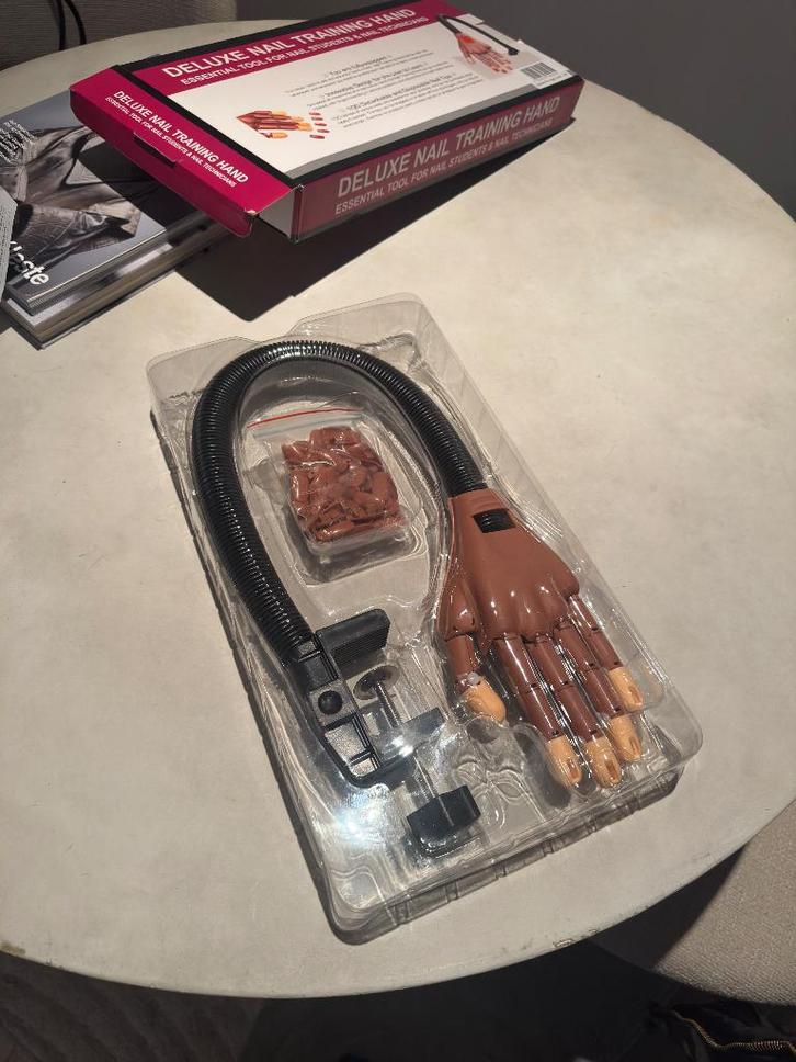 Main d'entraînement pour prothésiste ongulaire, Hobby & Loisirs créatifs, Matériel scolaire, Comme neuf, Autres types, Enlèvement