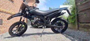 Derbi Senda 50 SM DRD X-Treme, Fietsen en Brommers, Brommers | Derbi, Ophalen, 6 versnellingen, Gebruikt, Klasse B (45 km/u)