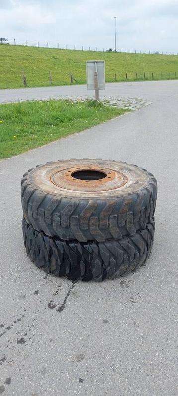 Diversen ballonbanden enkellucht banden graafmachin beschikbaar voor biedingen