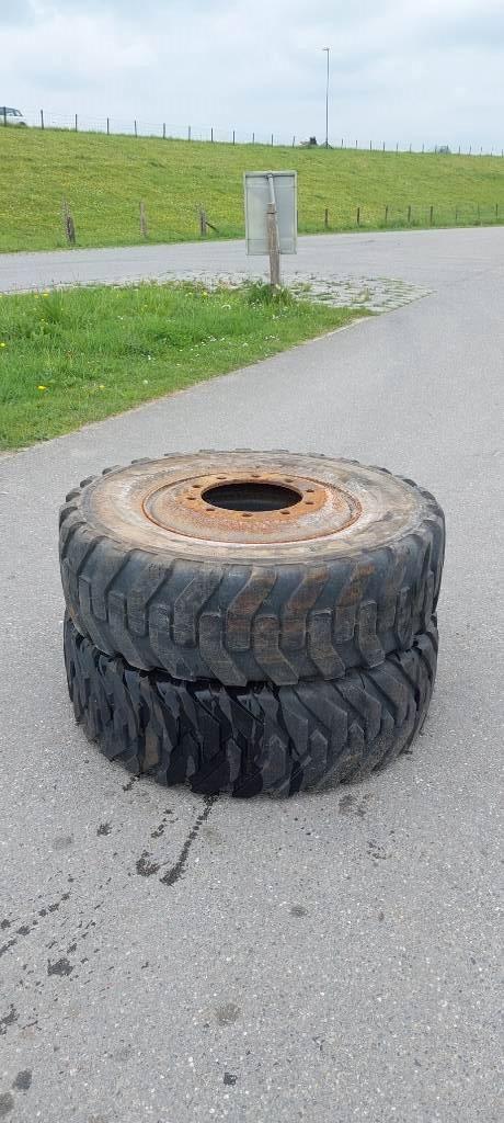 Diversen ballonbanden enkellucht banden graafmachin, Zakelijke goederen, Machines en Bouw | Kranen en Graafmachines, Graafmachine