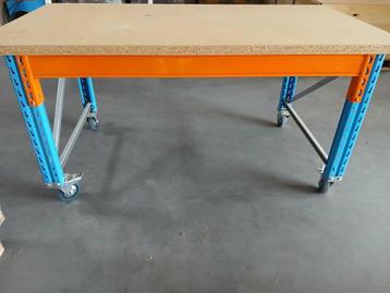 Mobiele werktafel beschikbaar voor biedingen