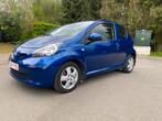 Toyota aygo 1.0i sport edition 76.000km, Autos, Toyota, Berline, Tissu, Bleu, Carnet d'entretien