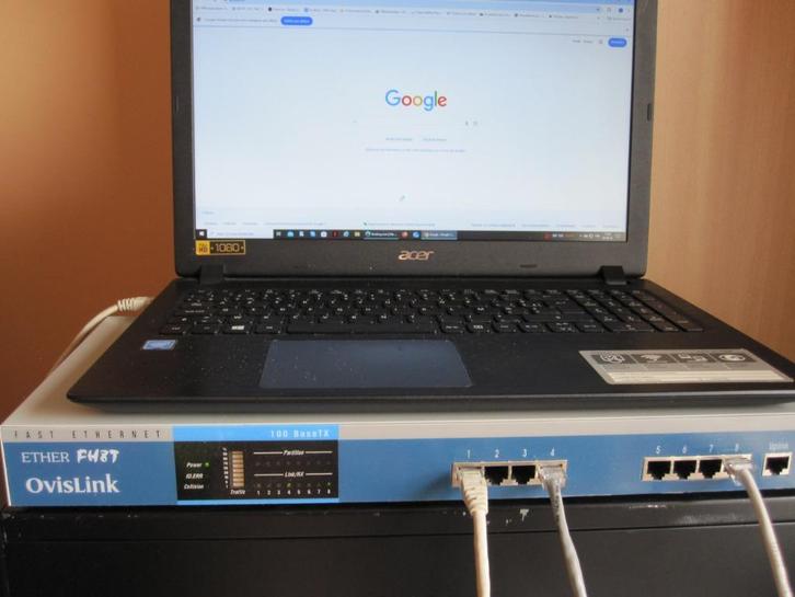 LAN-hub met 8 poorten, Computers en Software, Pc- en Netwerkkabels, Zo goed als nieuw, Ophalen of Verzenden