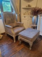 Fauteuil de style champêtre avec pouf
