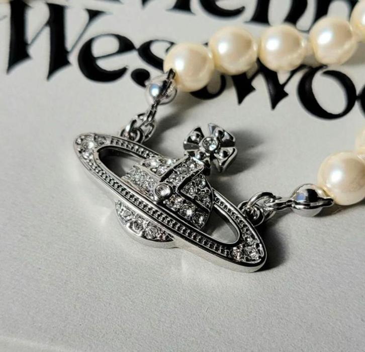 Collier de perles en argent Vivienne Westwood avec pendentif, Bijoux, Sacs & Beauté, Colliers, Neuf, Argent, Avec pierre précieuse