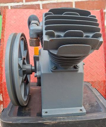 Nouvelle tête de compresseur double pistons.  beschikbaar voor biedingen