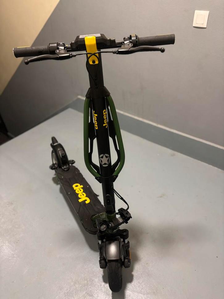 Trotinette electrique JEEP facture en priv, Vélos & Vélomoteurs, Trottinettes, Comme neuf, Enlèvement