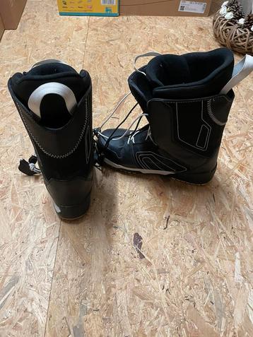 Snowboard boots Wedze maat 45 disponible aux enchères