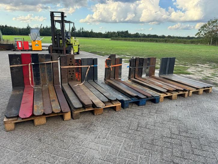 Grote voorraad Fem 2 & Fem 3 heftruck lepels/ vorken, Doe-het-zelf en Bouw, Metalen, Ophalen