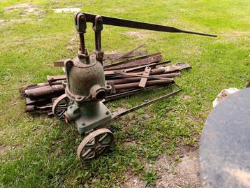 Ancienne pompe manuelle beschikbaar voor biedingen