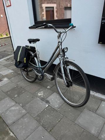 Dames fiets in perfecte staat (lichtgewicht) beschikbaar voor biedingen