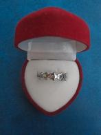 Bague - couleur argentée - motif floral (NOUVEAU), Bijoux, Sacs & Beauté, Bagues, Neuf, Enlèvement ou Envoi, Fer ou Acier, Plus petit que 17