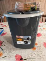 Toilet op de camping, Ophalen