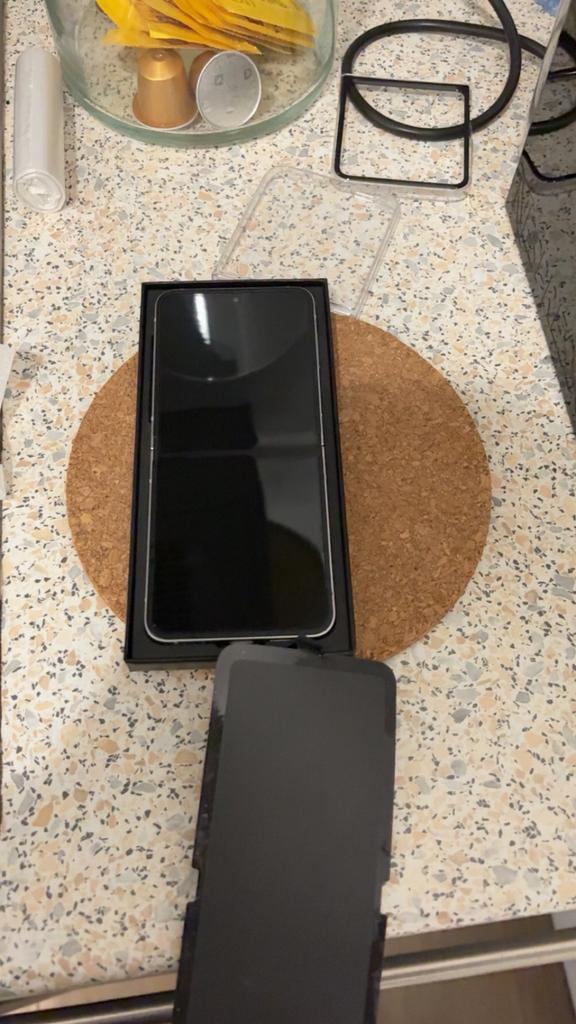 Samsung Galaxy Z Flip6, Telecommunicatie, Mobiele telefoons | Samsung, Overige modellen, 256 GB, Android OS, 10 megapixel of meer