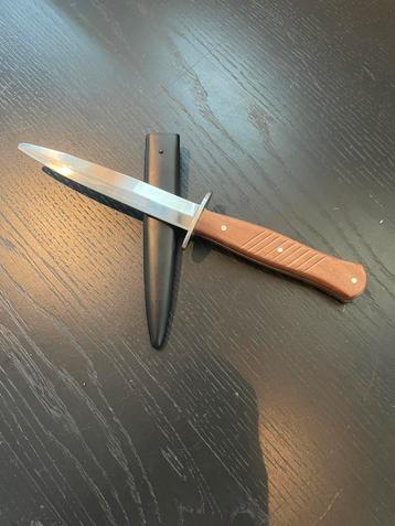 Dolk mes beschikbaar voor biedingen