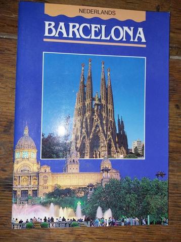 Barcelona, montserrat, 2 boeken, nieuwstaat