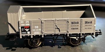 3240. 2 H0 Märklin „Insider” -auto's. beschikbaar voor biedingen
