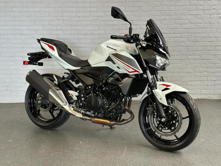 Kawasaki - z400 - Moto Center Mertens, Motoren, Motoren | Kawasaki, Bedrijf, Naked bike, 12 t/m 35 kW, 2 cilinders, Ophalen