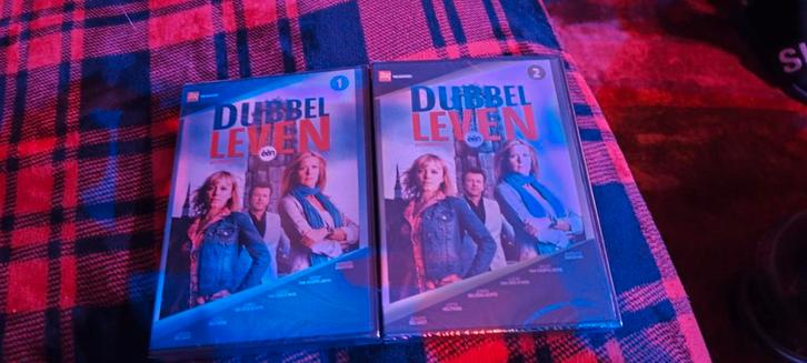 Dvd's van Dubbel Leven 1 2 3 4 nieuw verpakt alle 4, Cd's en Dvd's, Dvd's | Nederlandstalig, Nieuw in verpakking, Tv fictie, Documentaire