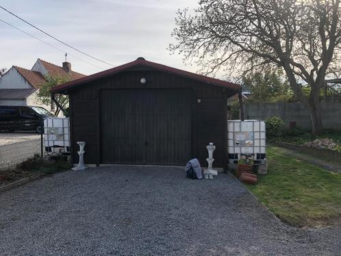 Tuinhuis / garage te koop, Tuin en Terras, Tuinhuizen, Gebruikt, Tuinhuis, Hout, 500 cm of meer, 400 cm of meer, 2 ramen, Ophalen
