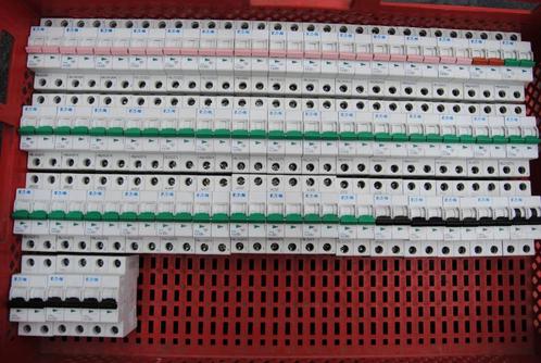 Lot zekeringen AETON tweepolig 2A/6Ka - 4A/6Ka - 6A/6Ka., Doe-het-zelf en Bouw, Elektriciteit en Kabels, Zo goed als nieuw, Ophalen