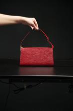 Louis Vuitton Pochette Accessoires Red Epi , Bijoux, Sacs & Beauté, Sacs | Sacs Femme, Comme neuf, Sac de soirée, Enlèvement, Rouge