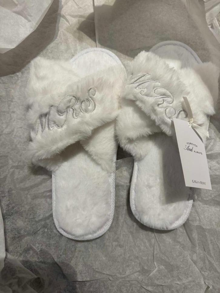 Slippers 'Mrs' trouw - wit - maat 35-38, Kleding | Dames, Trouwkleding en Trouwaccessoires, Nieuw, Schoenen, Wit, Ophalen