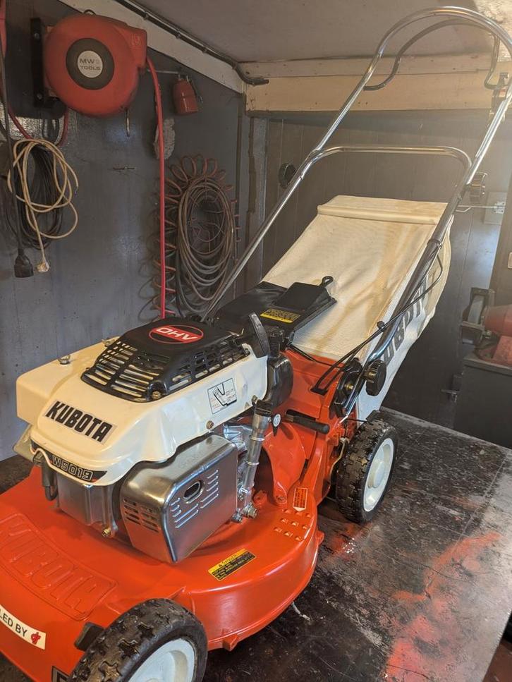 Te koop: Grasmaaier Kubota zelftrekker, Tuin en Terras, Grasmaaiers, Zo goed als nieuw, Ophalen