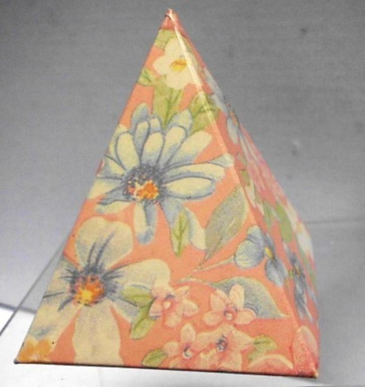 Bedankje Fiorita piramide doopsuiker doos - 50 stuks voor 6€, Kinderen en Baby's, Kraamcadeaus en Geboorteborden, Nieuw, Kraamcadeau