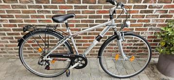 Mooie jongensfiets maat 44 beschikbaar voor biedingen