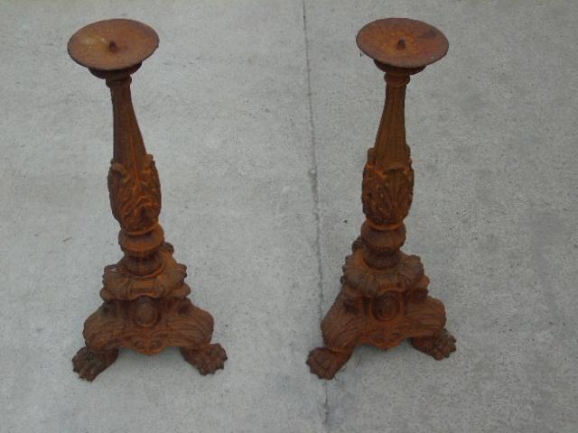 paar kandelaars met leeuwenpoten in roestig gietijzer..., Tuin en Terras, Tuinwanddecoratie, Nieuw, Ophalen