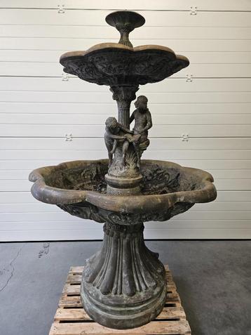 Bronzen prachtige nog zwaar gegoten fontein met charme koopj