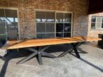 Vol eiken tafel met ijzeren poot + 10 rieten stoelen, Ophalen, Zo goed als nieuw