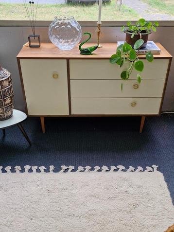 Vintage kastje crème / teak / messing greepjes 70s beschikbaar voor biedingen