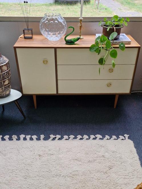 Vintage kastje crème / teak / messing greepjes 70s, Verzamelen, Retro, Huis en Inrichting, Ophalen
