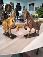 2 Houten vergulde paarden op houten staander.hoogte 32 cm, Antiek en Kunst, Ophalen