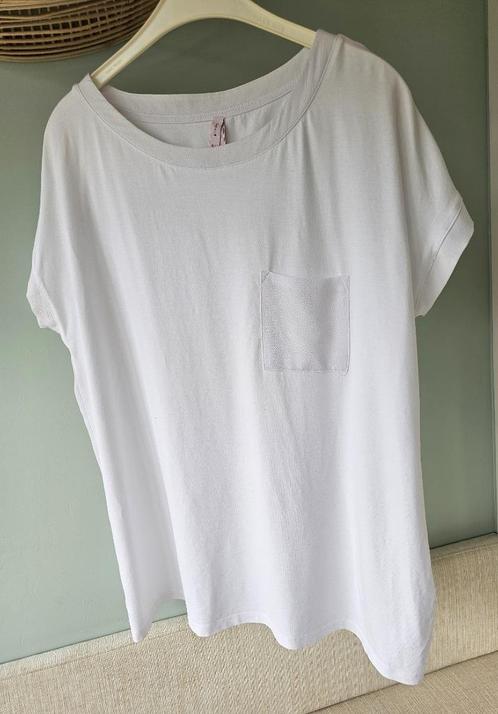 Wit T-shirt met borstzakje – basic met een twist (Miss E - 4, Kleding | Dames, T-shirts, Zo goed als nieuw, Maat 42/44 (L), Wit