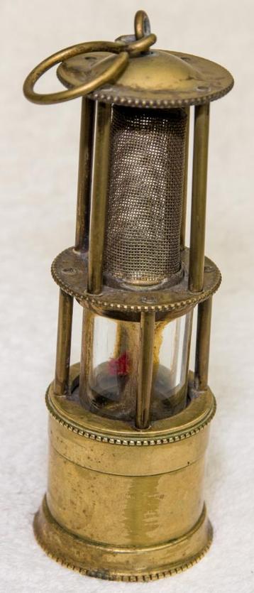 Rare petite lampe de mineur en laiton beschikbaar voor biedingen