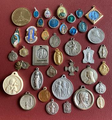 39 religieuze medailles Katholiek beschikbaar voor biedingen