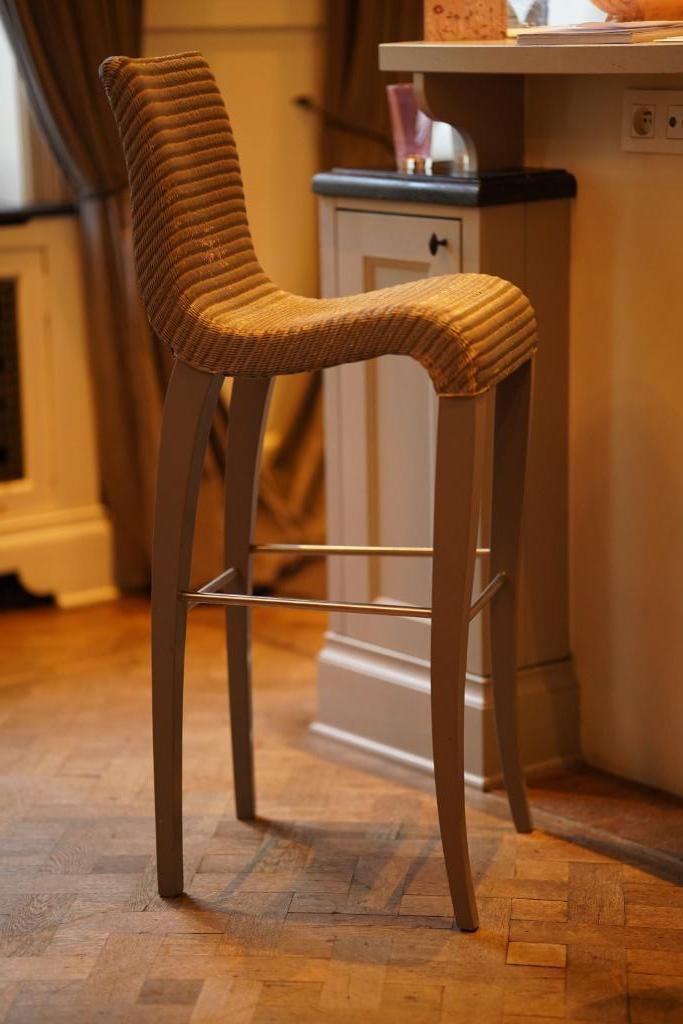 Moderne barkruk Rotan met gevlochten zitting (x4), Antiek en Kunst, Antiek | Meubels | Stoelen en Sofa's, Ophalen