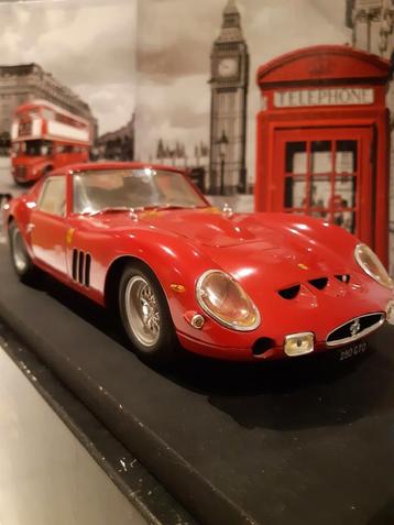 ( Rare) Ferrari 250gto 1/12éme revell  disponible aux enchères