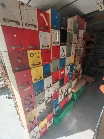 Boîte de rangement tiroir bac à bec garage atelier  beschikbaar voor biedingen