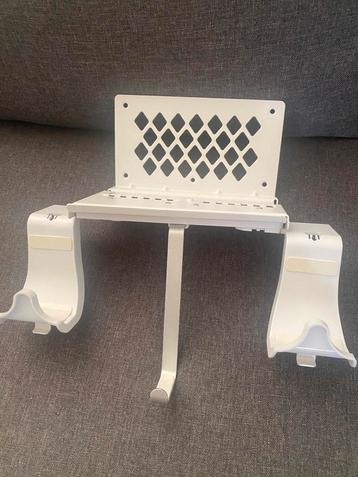 Muurbeugel playstation 5 met headset en controller beschikbaar voor biedingen