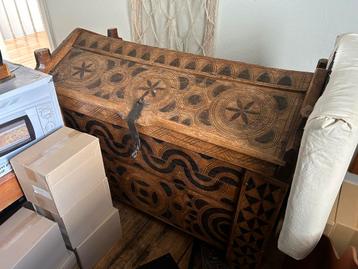 Oost- Europese bruidskoffer beschikbaar voor biedingen