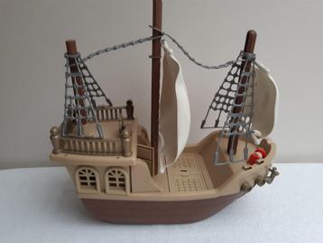 Grand bateau pirate de luxe