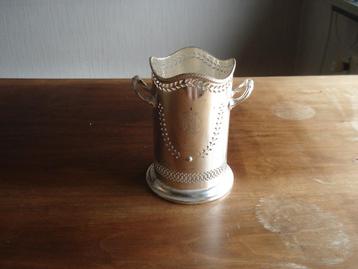 verzilverde klassieke flessenhouder beschikbaar voor biedingen