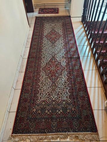 Klassiek oosters wollen tapijt – 3m x 105cm beschikbaar voor biedingen