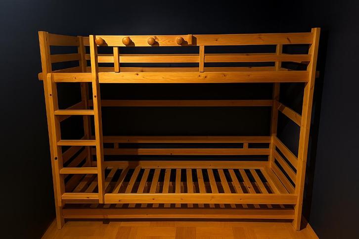 Grenen stapelbed met drie slaapplaatsen, Kinderen en Baby's, Kinderkamer | Stapelbedden en Hoogslapers, Gebruikt, Stapelbed, Ophalen