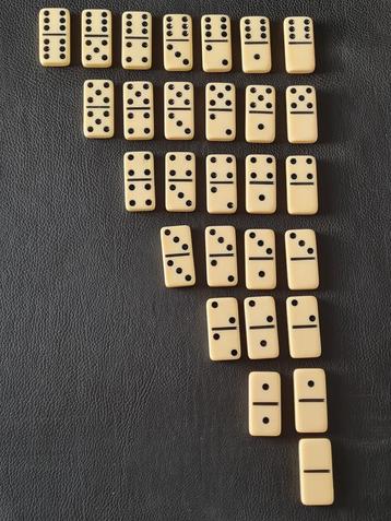 28 dominostenen ivory coloured beschikbaar voor biedingen